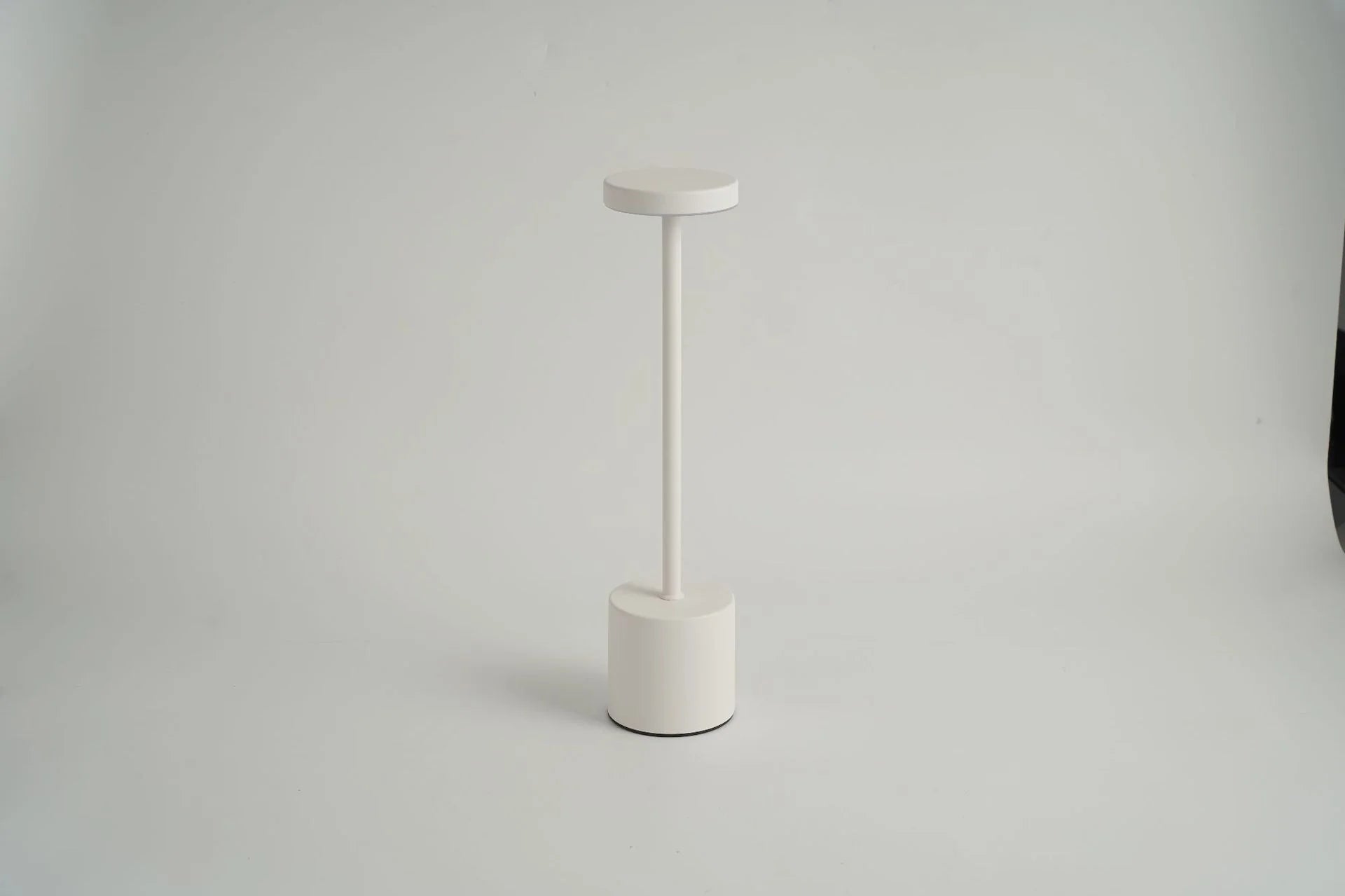 LED Rechargeable Bar Table Lamp, Dining Table Atmosphere Lamp, Restaurant Bar Cleaning Table, Outdoor Atmosphere Lamp, Stall Retro Table Lamp