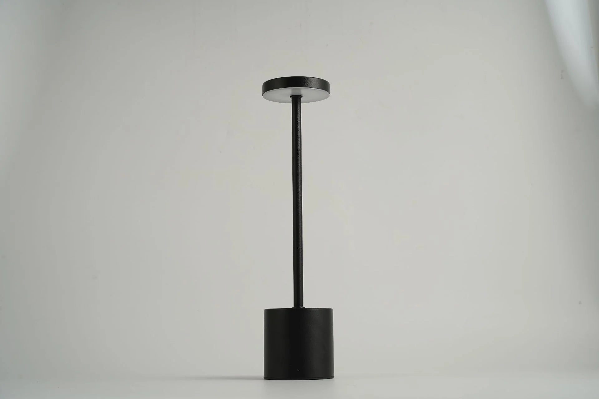 LED Rechargeable Bar Table Lamp, Dining Table Atmosphere Lamp, Restaurant Bar Cleaning Table, Outdoor Atmosphere Lamp, Stall Retro Table Lamp